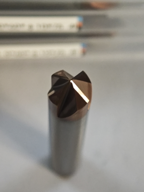 MPG4 CNC Rad Mill Карбидный мельница 4 флейты мельница Грубость Мельница обработки для сплавных сталей Форма сталей Предварительно закаленная сталь Φ10.0 X 60°x Φ10 X 75 мм