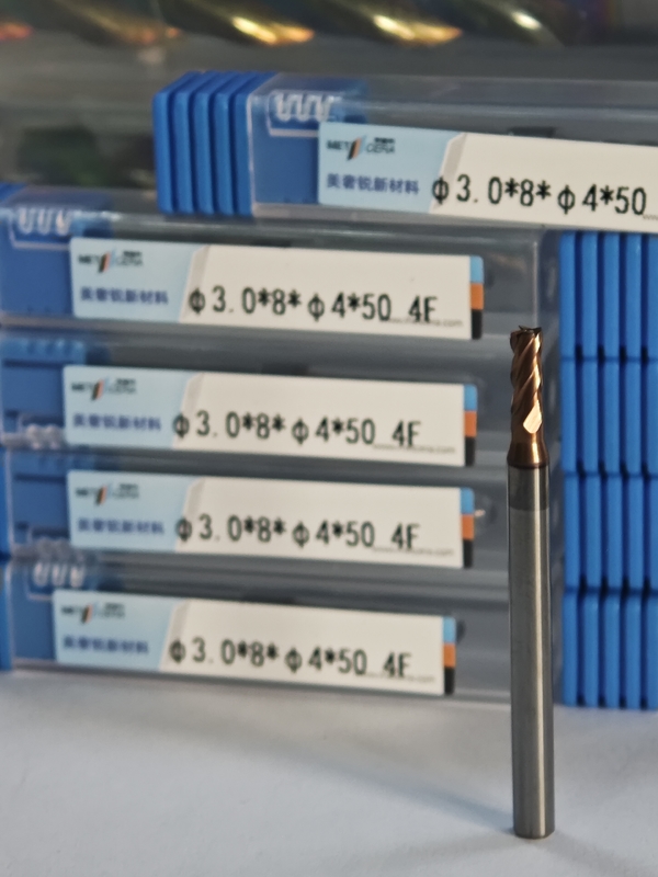MPE4 покрытие AlCr покрытие HRC55-60 твердые карбиды фрезерная резка 4 флейта плоский конец мельницы 3 мм φ3.0 x 8 x φ4 x 50 мм