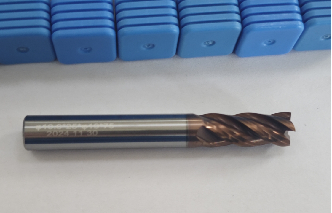 MPE4 Solid Carbide Milling Cutter 4 Флейта Плоская конечная мельница AlCr Покрытие φ10.0 x 25 x φ10 x 75 мм для CNC Mill